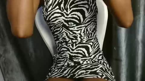 Snapshot of sweetpussy135 chatting on 24, 11, 2025 slim ivy online show from 24, 11, 2025