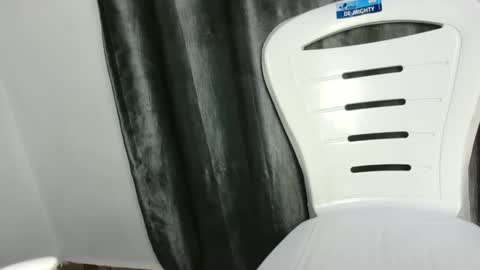 Snapshot of sweetpussy135 chatting on 5, 12, 2025 slim ivy online show from 5, 12, 2025