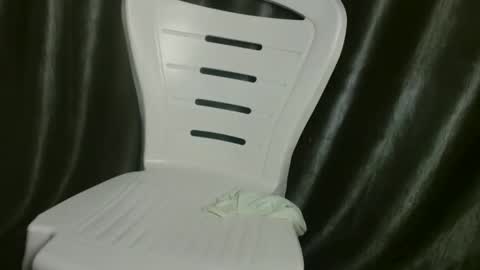 Snapshot of sweetpussy135 chatting on 17, 12, 2025 slim ivy online show from 17, 12, 2025