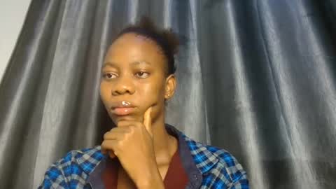 Snapshot of sweetpussy135 chatting on 18, 12, 2025 slim ivy online show from 18, 12, 2025