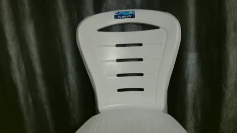 Snapshot of sweetpussy135 chatting on 21, 12, 2025 slim ivy online show from 21, 12, 2025