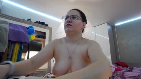 SweetRaisa online show from 27, 1, 2025