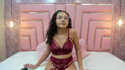 Snapshot of sweetsofiia_ chatting on 21, 12, 2025 Sofia online show from 21, 12, 2025