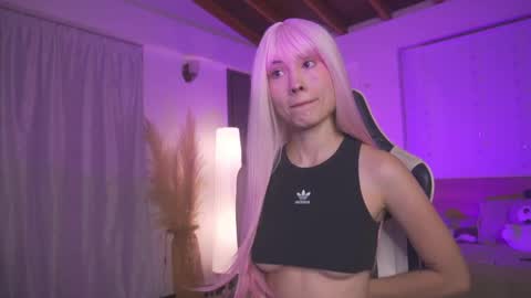 Cat independent model  online show from 11, 3, 2025