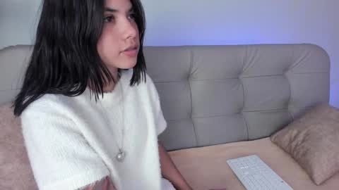 Snapshot of sweett_petite chatting on 10, 12, 2024 online show from 10, 12, 2024