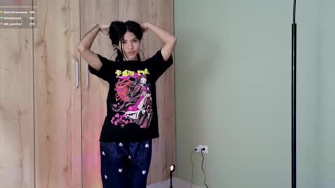 Snapshot of sweett_petite chatting on 1, 3, 2025 online show from 1, 3, 2025