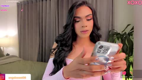 Snapshot of sweett_shinexx chatting on 10, 9, 2025 angel online show from 10, 9, 2025