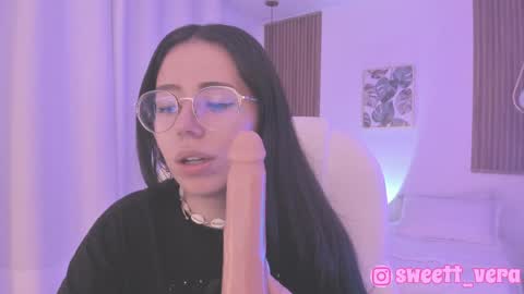 Snapshot of sweett_vera chatting on 4, 1, 2025 Veronicca online show from 4, 1, 2025