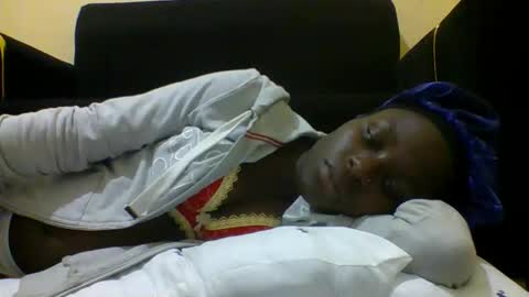 Snapshot of sweetvallerie chatting on 28, 10, 2025 sweetvallerie online show from 28, 10, 2025