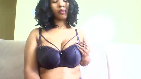 Snapshot of sweetveee chatting on 13, 7, 2026 Vee online show from 13, 7, 2026
