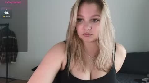 Snapshot of sweety_bettyyy chatting on 7, 7, 2026 Betty online show from 7, 7, 2026