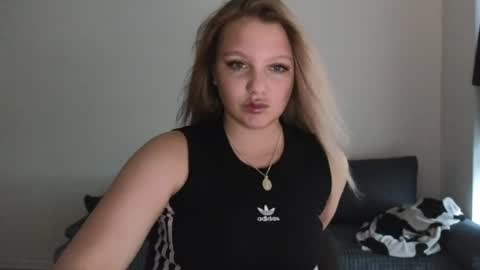 Snapshot of sweety_bettyyy chatting on 28, 7, 2026 Betty online show from 28, 7, 2026