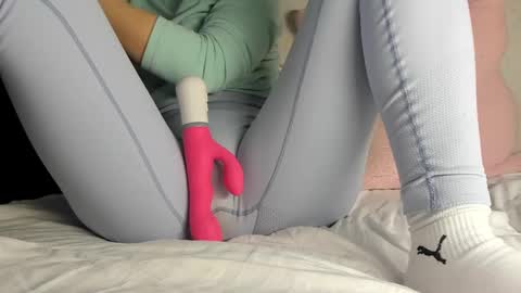 Mia online show from 3, 2, 2025