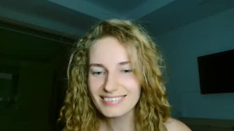 sweety_fruits online show from 5, 1, 2026