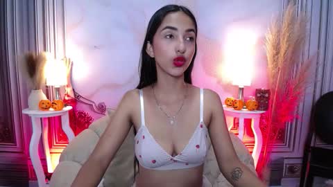 Snapshot of sweetylally chatting on 28, 10, 2025 LAURA online show from 28, 10, 2025