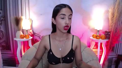 Snapshot of sweetylally chatting on 29, 10, 2025 LAURA online show from 29, 10, 2025