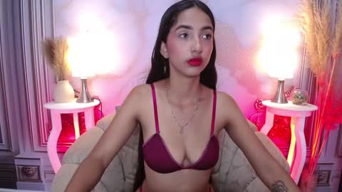 Snapshot of sweetylally chatting on 22, 12, 2025 LAURA online show from 22, 12, 2025