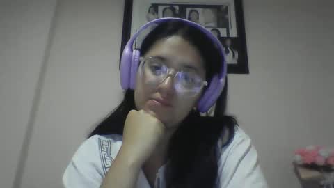 sweetyypeach online show from 18, 2, 2025