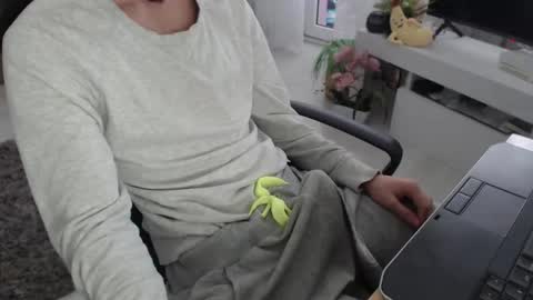 SwetLittleBoy4u online show from 12, 1, 2026