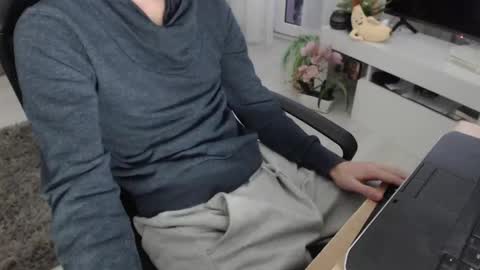 SwetLittleBoy4u online show from 13, 1, 2026