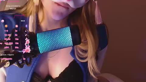 Snapshot of sydney_max chatting on 25, 9, 2025 Milena online show from 25, 9, 2025