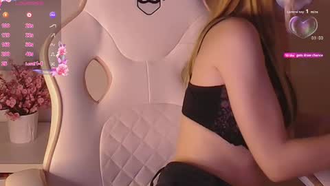 Snapshot of sydney_max chatting on 14, 10, 2025 Milena online show from 14, 10, 2025