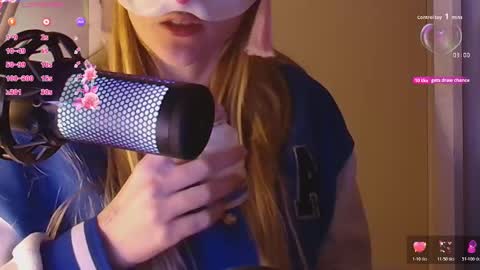 Snapshot of sydney_max chatting on 23, 10, 2025 Milena online show from 23, 10, 2025