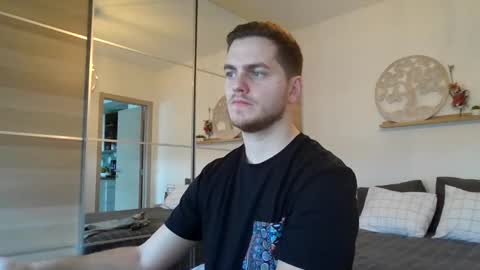 Snapshot of syl092 chatting on 6, 1, 2025 syl092 online show from 6, 1, 2025