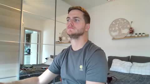 Snapshot of syl092 chatting on 3, 10, 2025 syl092 online show from 3, 10, 2025