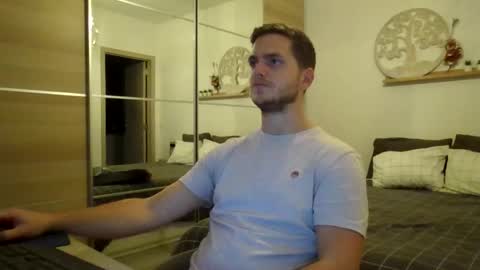 Snapshot of syl092 chatting on 7, 10, 2025 syl092 online show from 7, 10, 2025