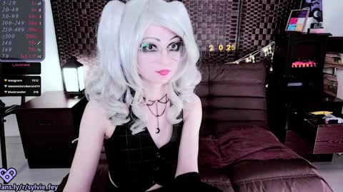 Snapshot of sylvie_fey chatting on 10, 1, 2025 Sylvie online show from 10, 1, 2025