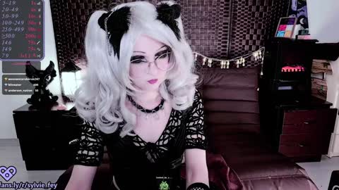 Snapshot of sylvie_fey chatting on 11, 1, 2025 Sylvie online show from 11, 1, 2025