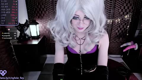 Snapshot of sylvie_fey chatting on 12, 1, 2025 Sylvie online show from 12, 1, 2025