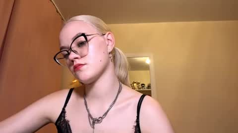 Mia online show from 15, 6, 2026