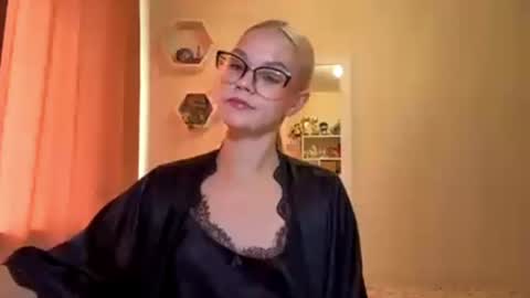 Mia online show from 30, 6, 2026