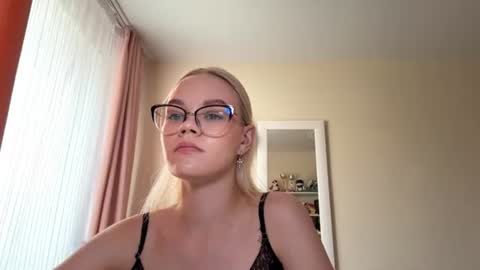 Mia online show from 9, 7, 2026