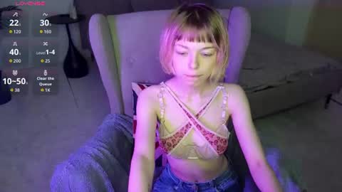 Snapshot of t1nker_bell chatting on 9, 6, 2026 Alice online show from 9, 6, 2026