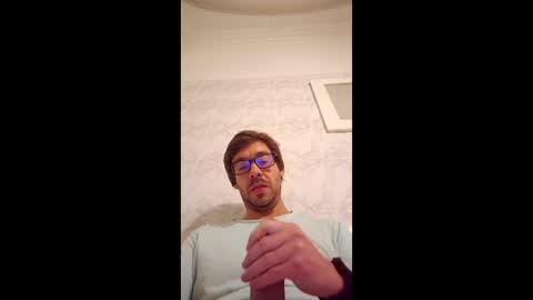 Snapshot of t_fuenzalida chatting on 16, 12, 2025 t_fuenzalida online show from 16, 12, 2025