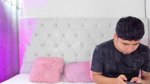 Snapshot of tainy_n_harley chatting on 30, 3, 2026 Liam and Juli online show from 30, 3, 2026