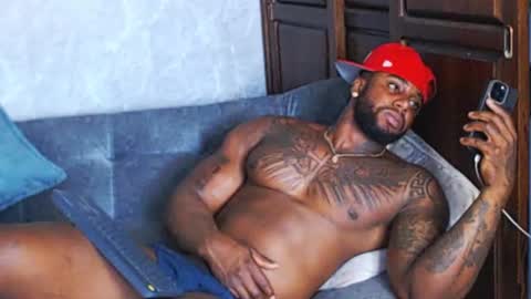 Tairon Tucke online show from 22, 12, 2024