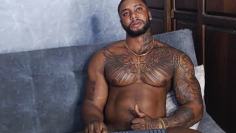 Tairon Tucke online show from 25, 1, 2025