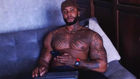 Tairon Tucke online show from 31, 1, 2025