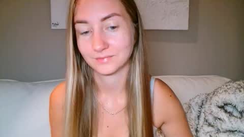 Snapshot of taliiyafiredream chatting on 17, 10, 2025  Kira  online show from 17, 10, 2025