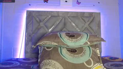Tamy Vega online show from 9, 5, 2026