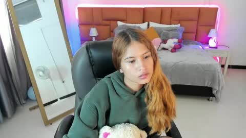 Snapshot of tamy_edwards chatting on 14, 4, 2026 Tamy online show from 14, 4, 2026