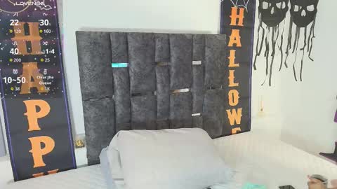 Snapshot of taniamilan chatting on 2, 11, 2025 Tania online show from 2, 11, 2025