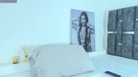 Snapshot of taniamilan chatting on 6, 11, 2025 Tania online show from 6, 11, 2025