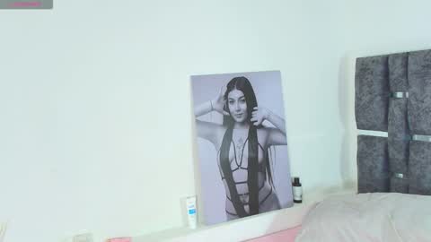 Snapshot of taniamilan chatting on 11, 11, 2025 Tania online show from 11, 11, 2025