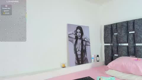 Snapshot of taniamilan chatting on 21, 11, 2025 Tania online show from 21, 11, 2025