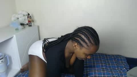 Snapshot of tannia004 chatting on 24, 10, 2025 tania online show from 24, 10, 2025